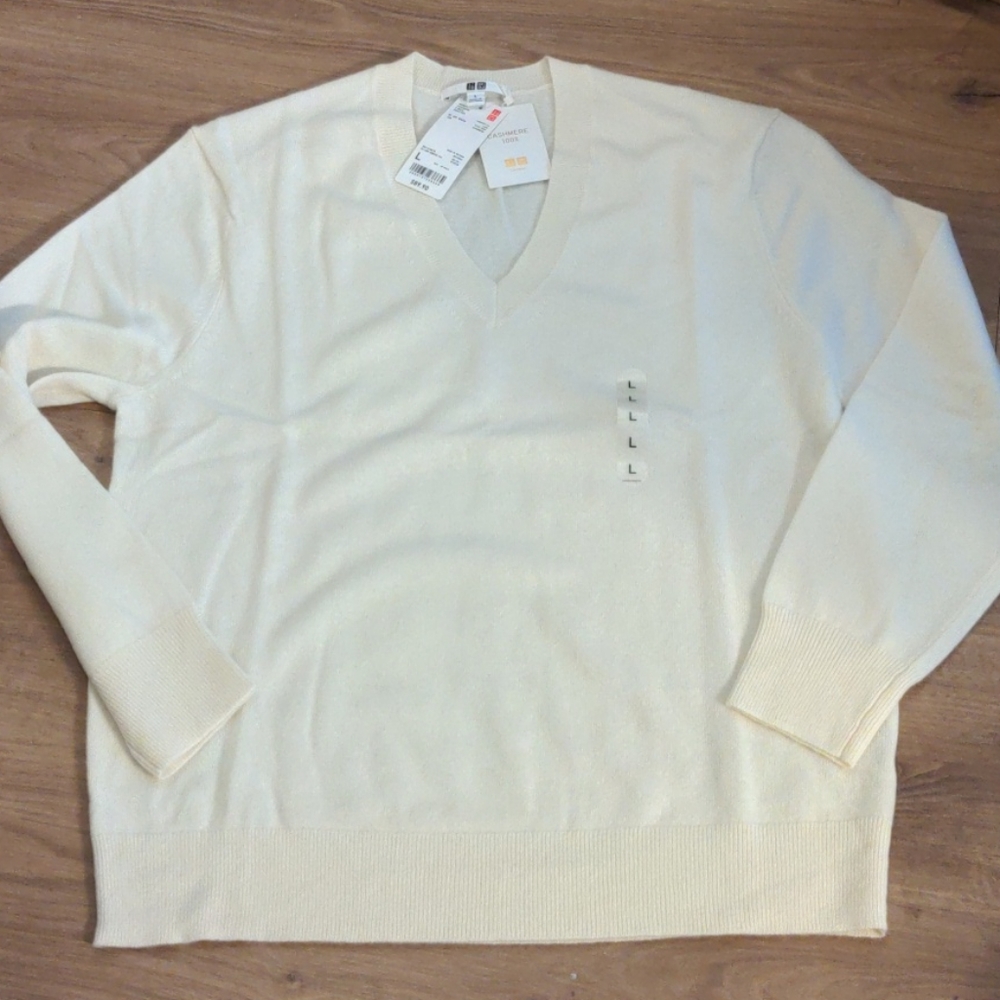 Uniqlo Women's Cashmere V-neck Sweater